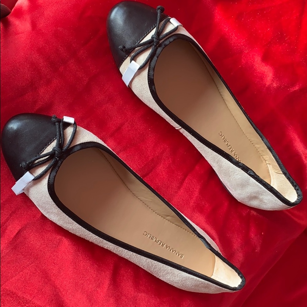 Black and Beige flat shoes with cute bows